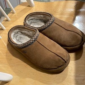 Chestnut Ugg Tasman Slippers